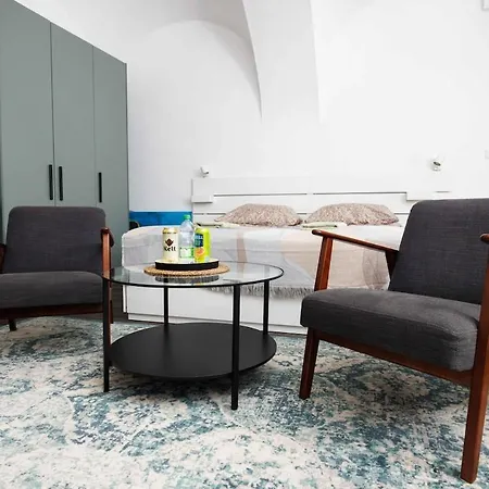 Cute In The Heart Of Old Town *