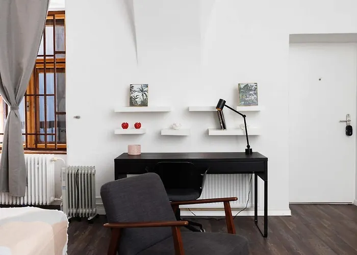 Cute In The Heart Of Old Town