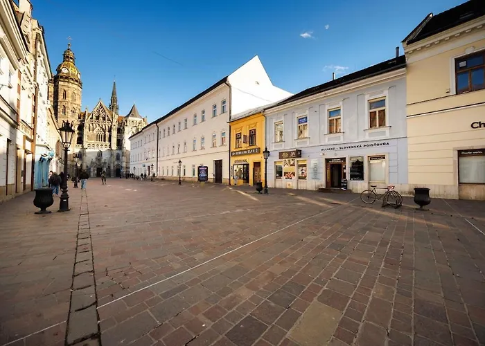 Cute In The Heart Of Old Town *